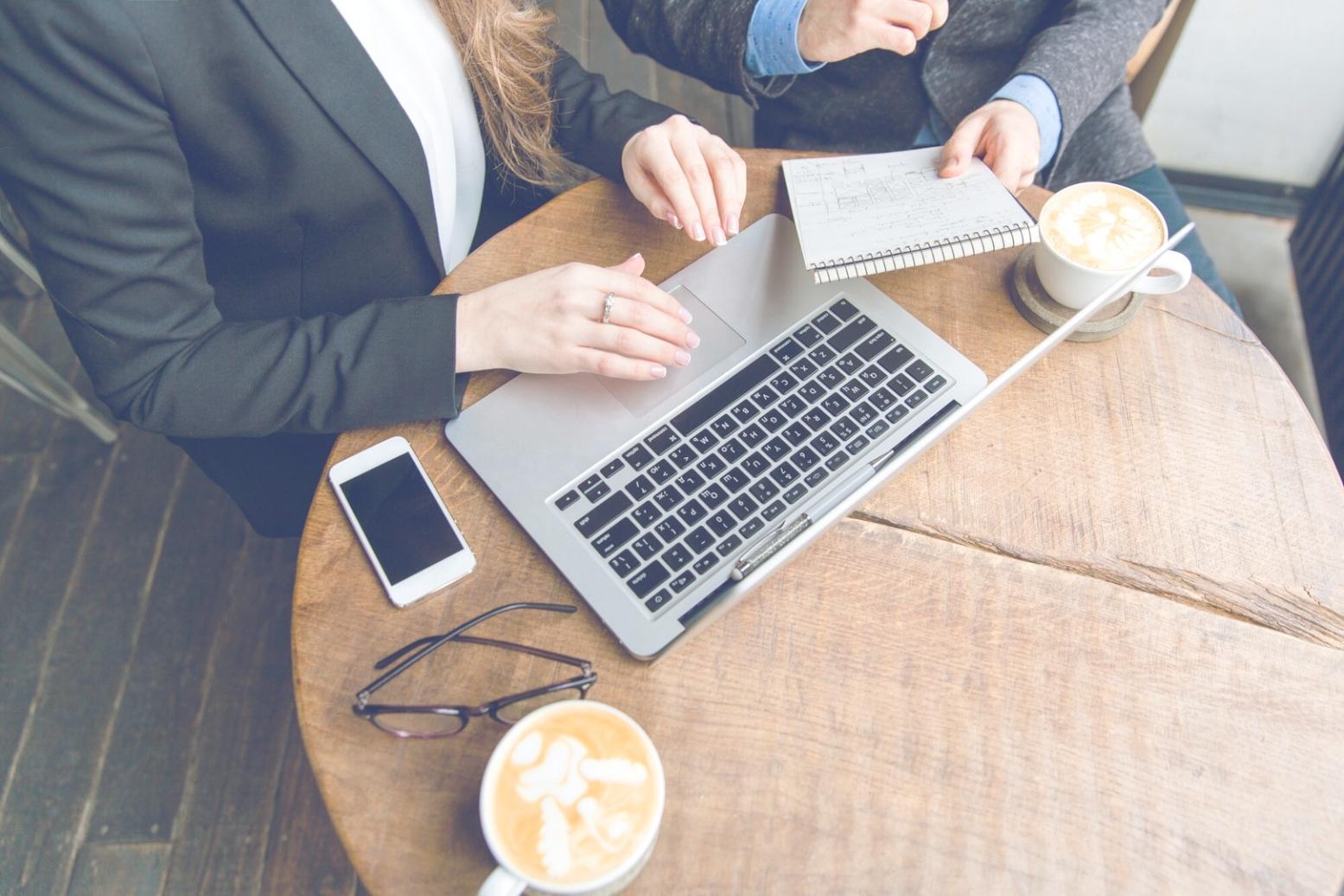 Session de formation en analyse financière avec des professionnels